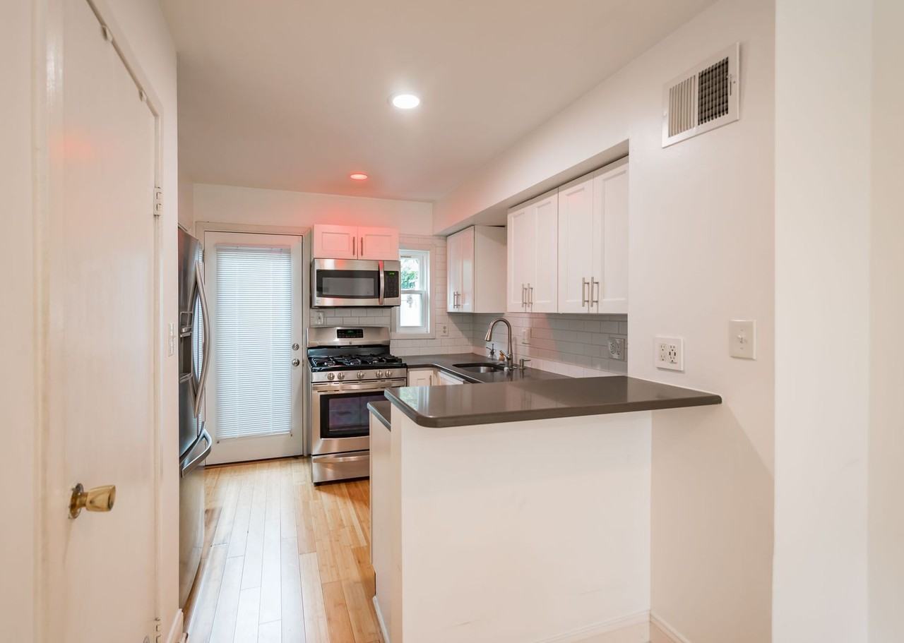2107 Clymer St - Photo 3 of 18