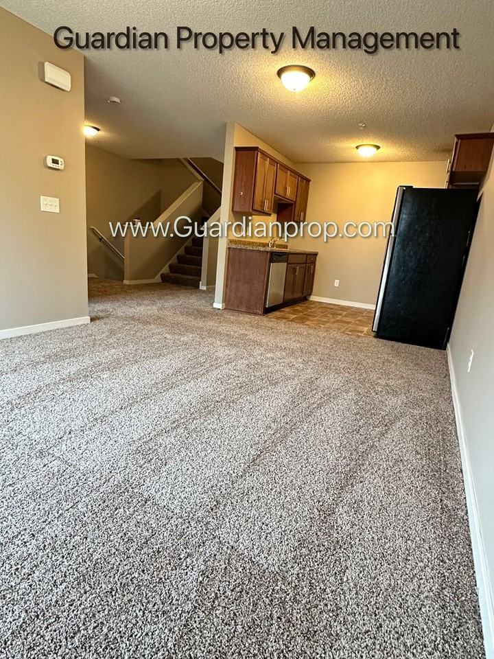 11950 Emery Village Dr N - Photo 2 of 16