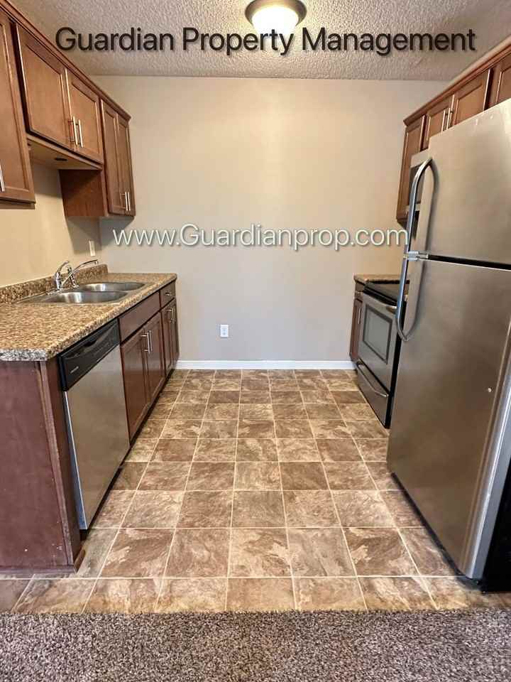 11950 Emery Village Dr N - Photo 3 of 16