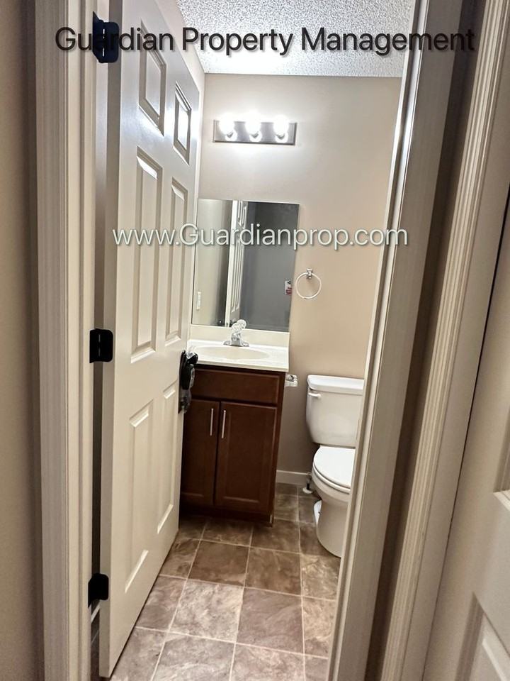 11950 Emery Village Dr N - Photo 5 of 16