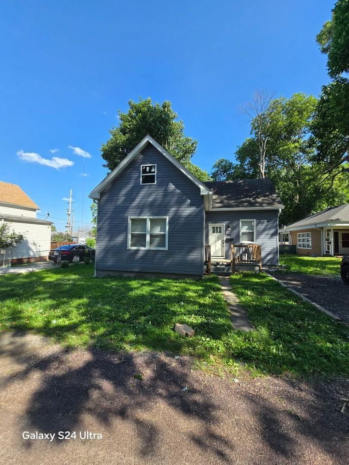 404 S 23rd St - Photo 2 of 13