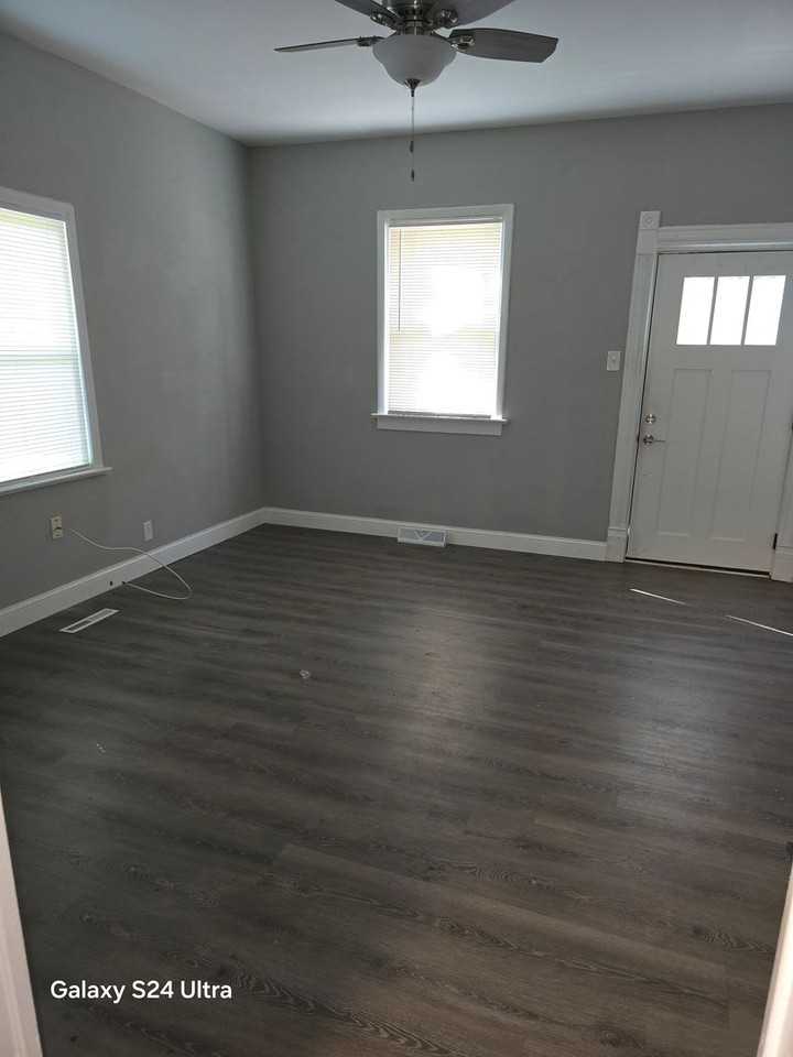 404 S 23rd St - Photo 4 of 13