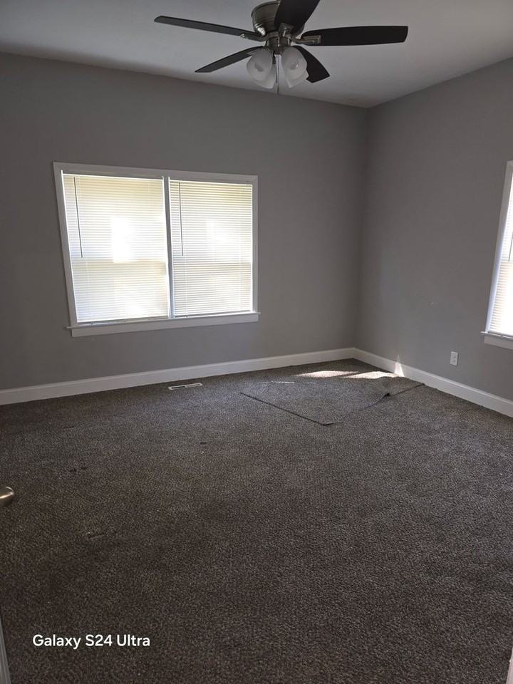 404 S 23rd St - Photo 5 of 13