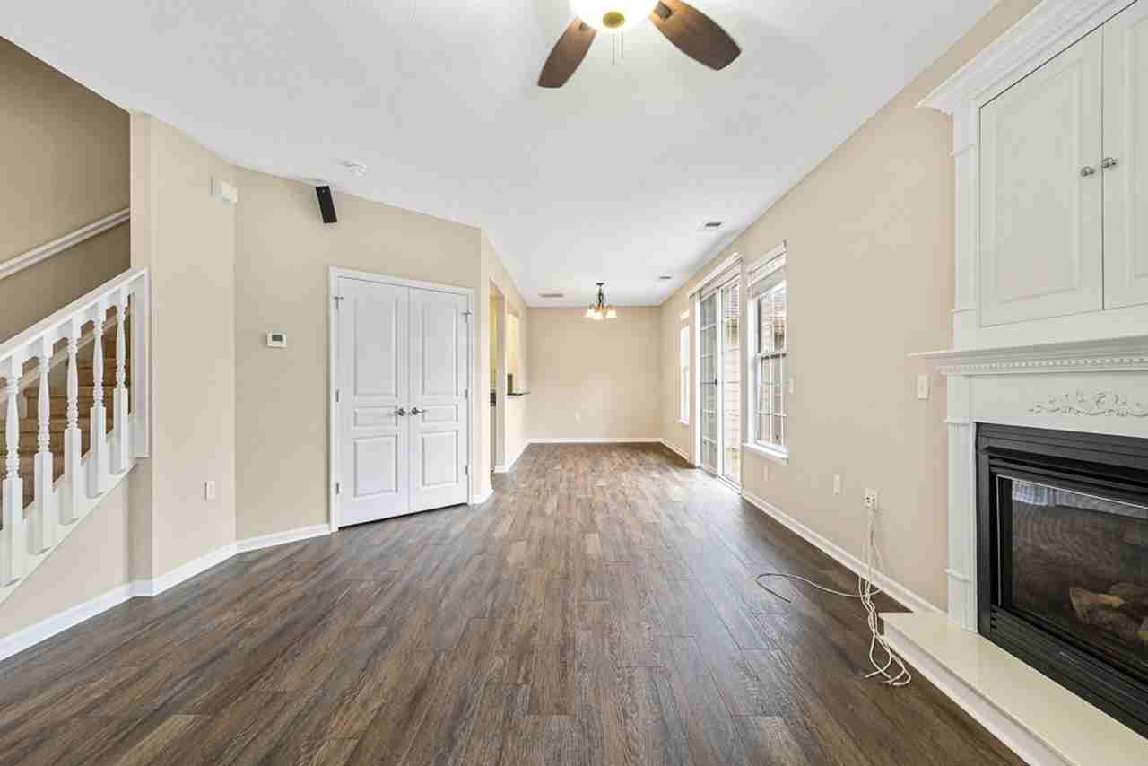2001 Smallbrooke Ct - Photo 5 of 34