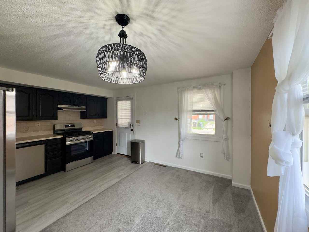 8166 Del Haven Rd - Photo 5 of 23