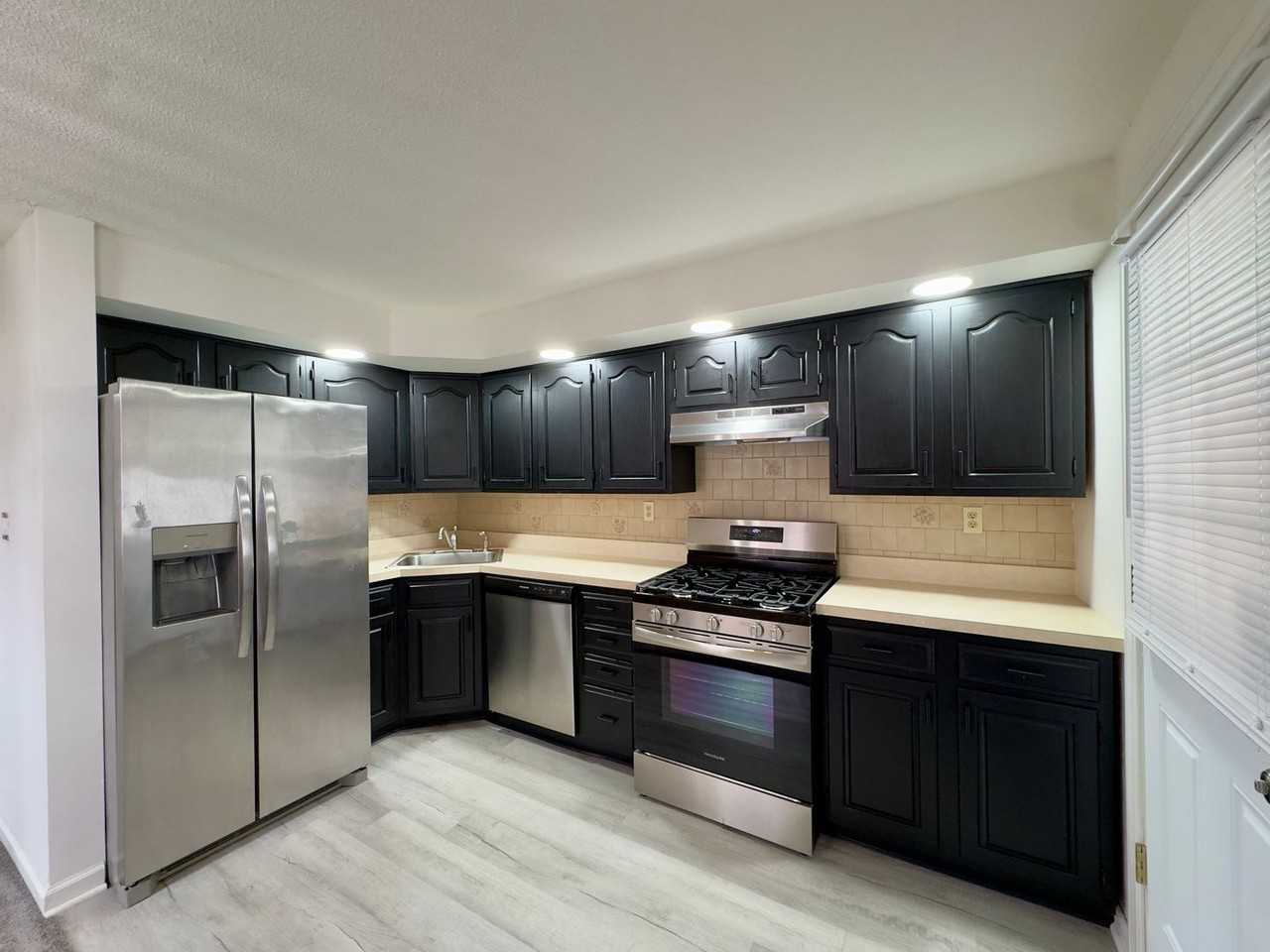 8166 Del Haven Rd - Photo 6 of 23