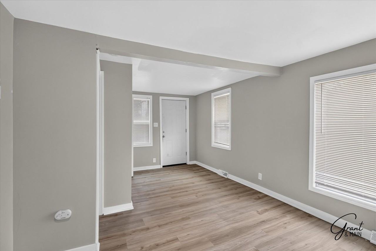 14340 Hendricks Ave - Photo 4 of 19