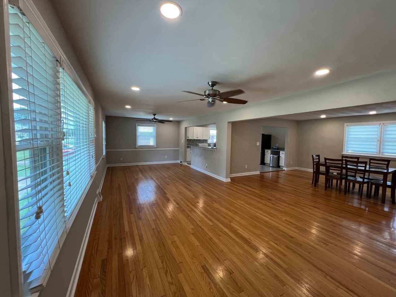 2725 Greendale Ave - Photo 3 of 33