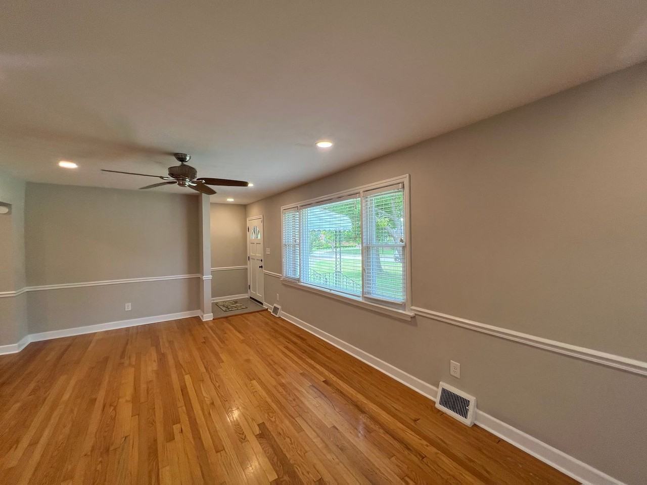 2725 Greendale Ave - Photo 4 of 33