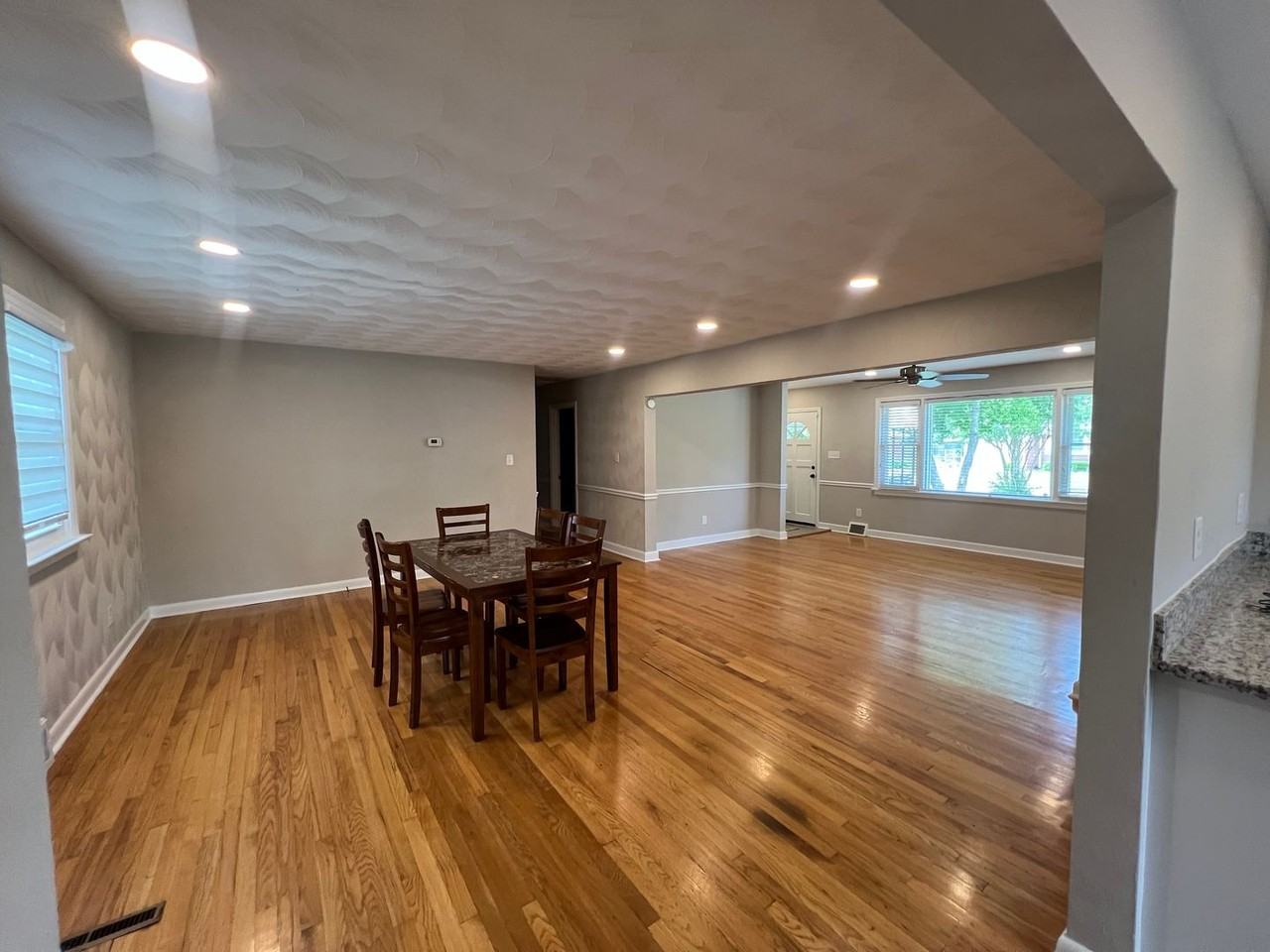 2725 Greendale Ave - Photo 5 of 33