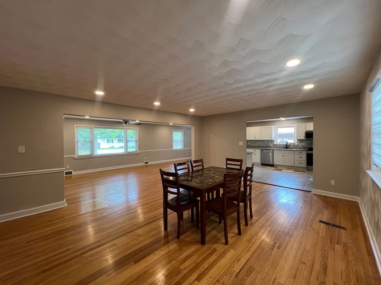 2725 Greendale Ave - Photo 6 of 33