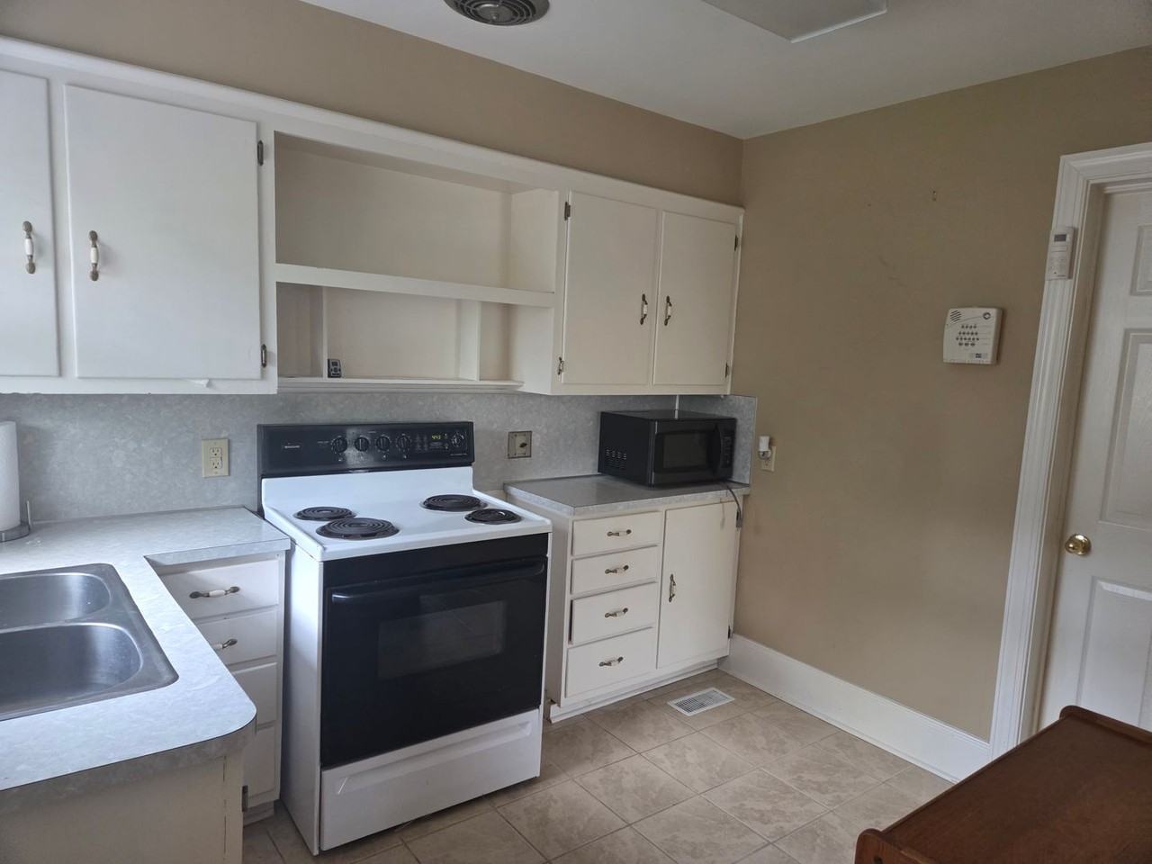 3232 Ashley St - Photo 5 of 13