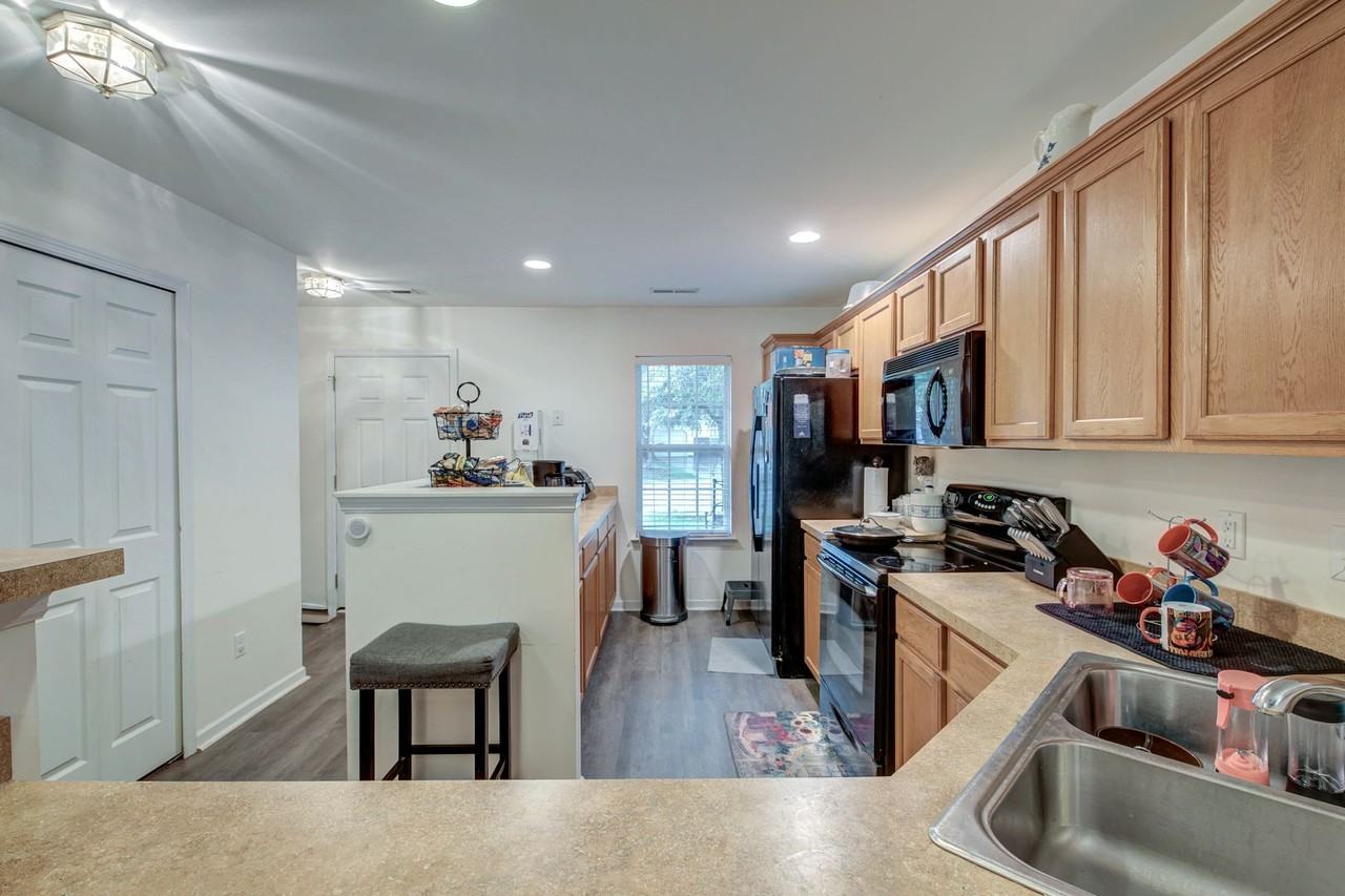 5222 Fernland Way - Photo 7 of 36