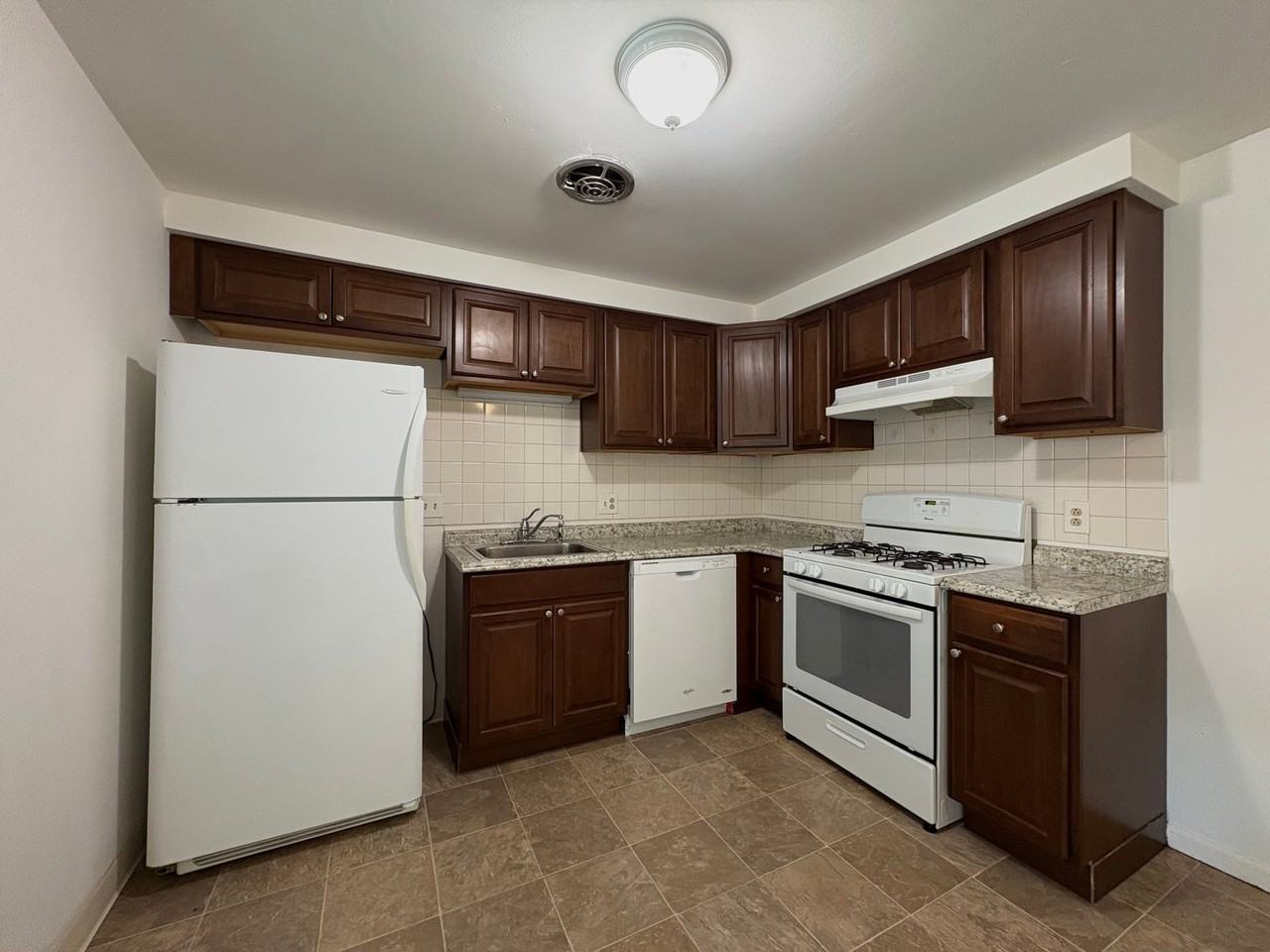 A Modern Space to Live. Convenience to Thrive. - Photo 3 of 12