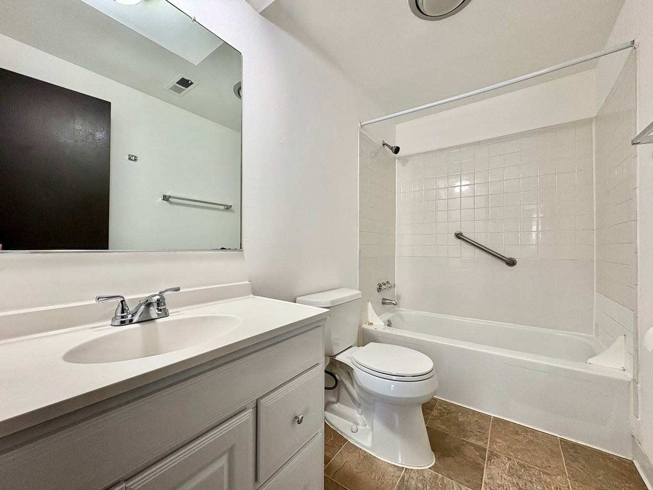 A Modern Space to Live. Convenience to Thrive. - Photo 6 of 12