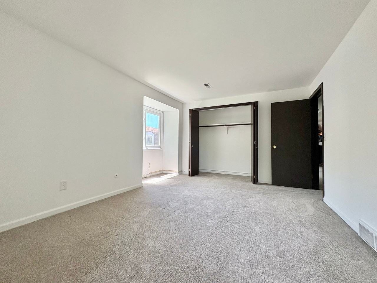 A Modern Space to Live. Convenience to Thrive. - Photo 7 of 12