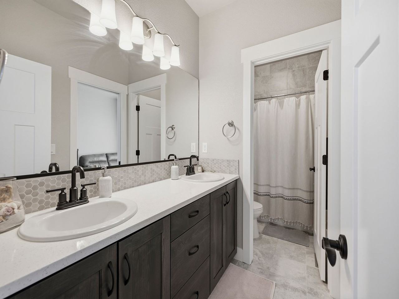 5029 Long Dr - Photo 4 of 28