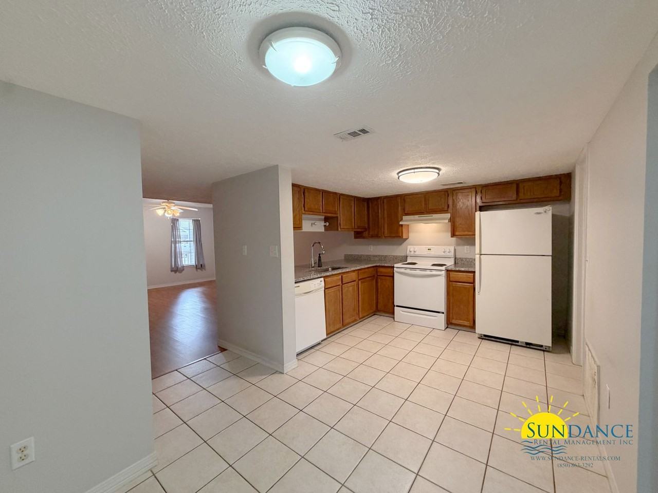 2400 Suwanee Ln - Photo 4 of 21