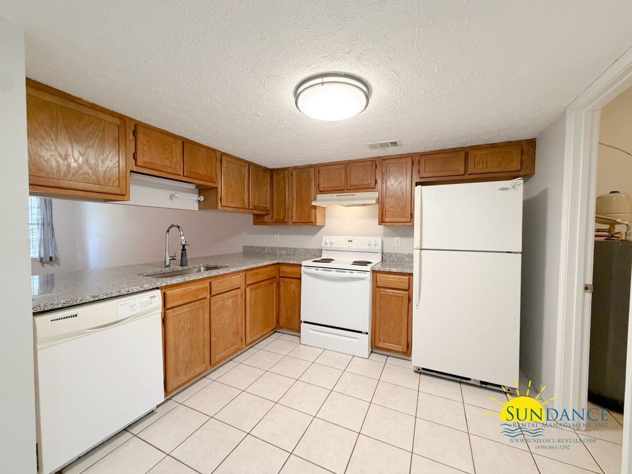 2400 Suwanee Ln - Photo 5 of 21