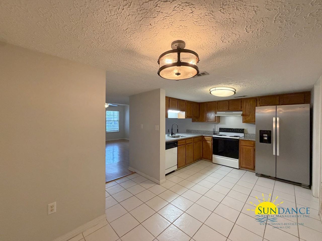 2404 Suwanee Ln - Photo 4 of 22