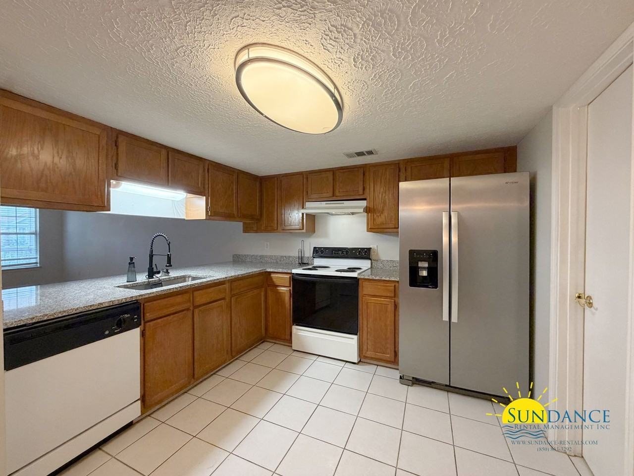 2404 Suwanee Ln - Photo 5 of 22