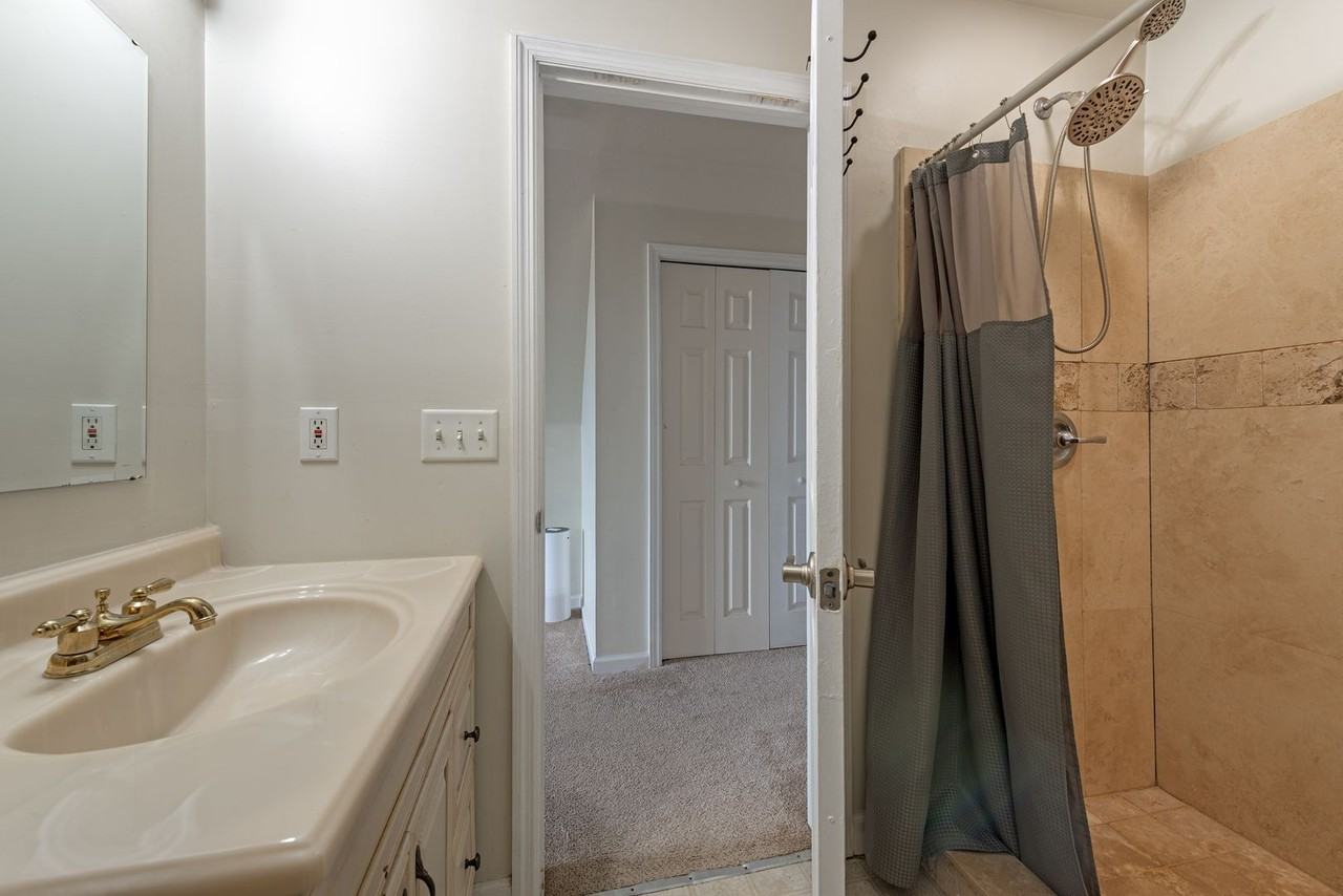 481 Leawood Cir - Photo 3 of 16