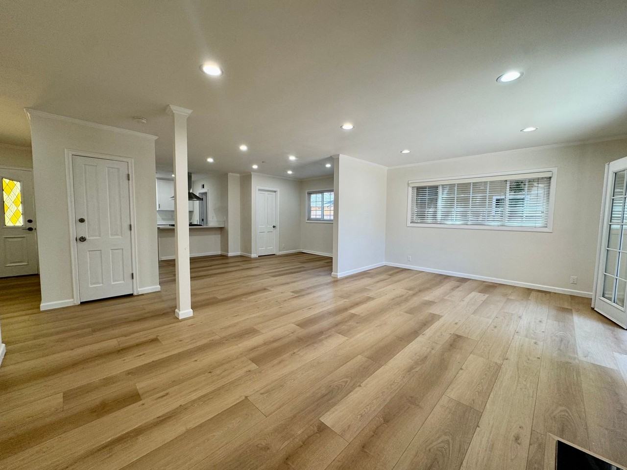 16512 Dearborn St - Photo 5 of 18
