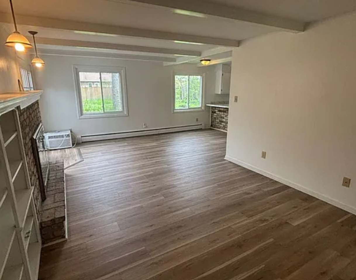 4317 Tamarack Dr - Photo 3 of 11