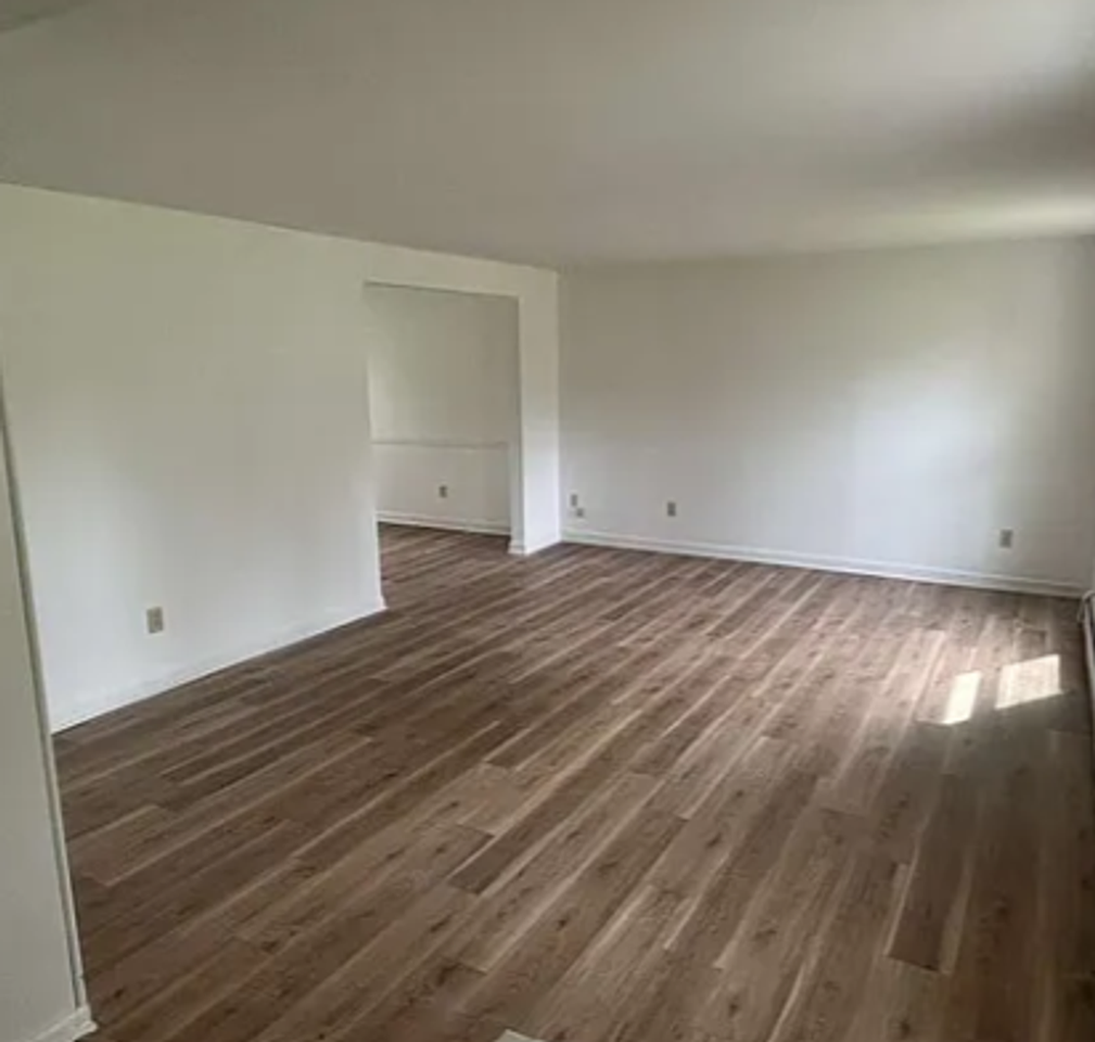 4317 Tamarack Dr - Photo 4 of 11