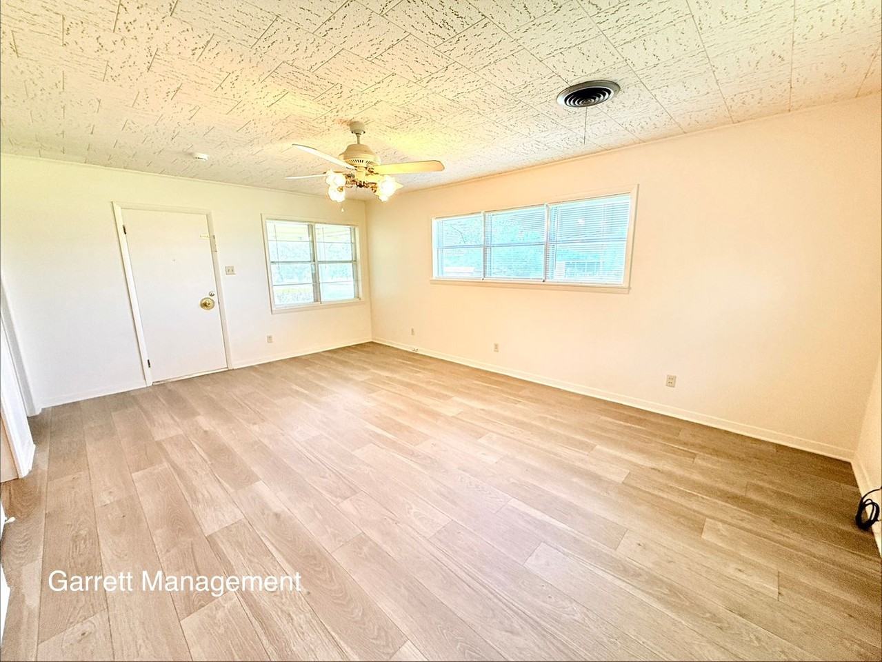 1074 N Us Highway 281 - Photo 7 of 15