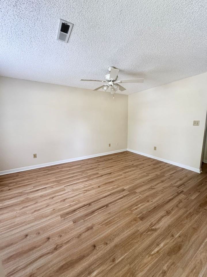 1100 Pine St #A - Photo 4 of 26