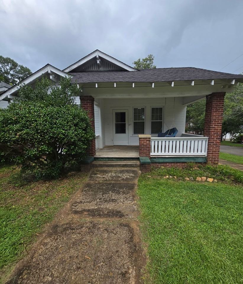 901 Montgomery Ave - Photo 2 of 23