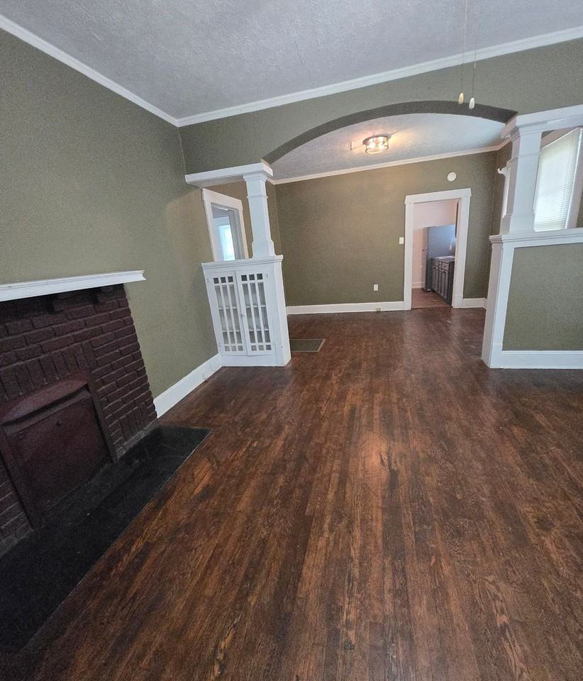 901 Montgomery Ave - Photo 3 of 23