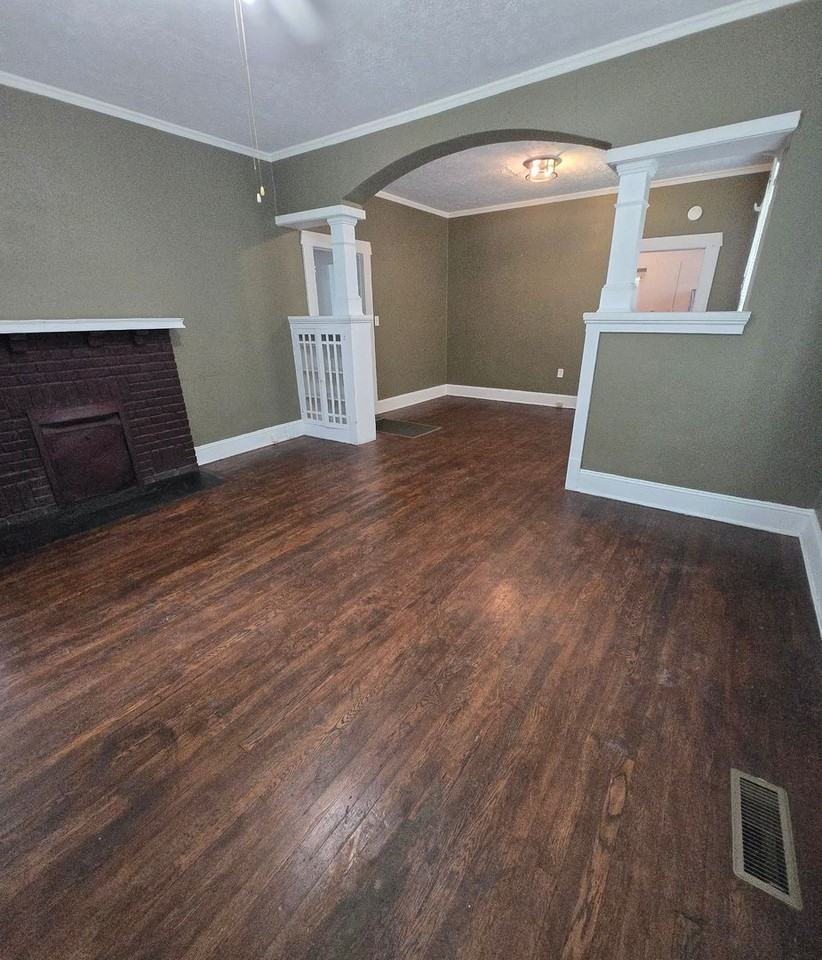901 Montgomery Ave - Photo 4 of 23