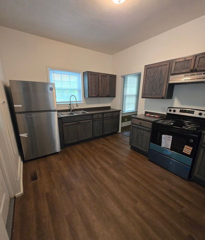 901 Montgomery Ave - Photo 7 of 23
