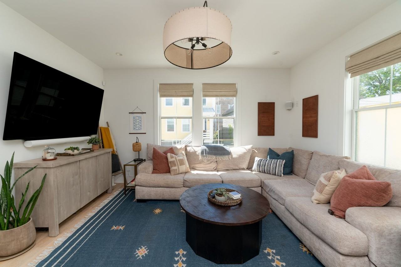 104 Cooper St - Photo 5 of 33