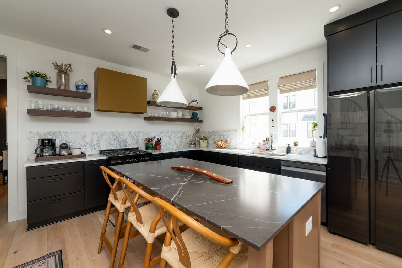 104 Cooper St - Photo 6 of 33