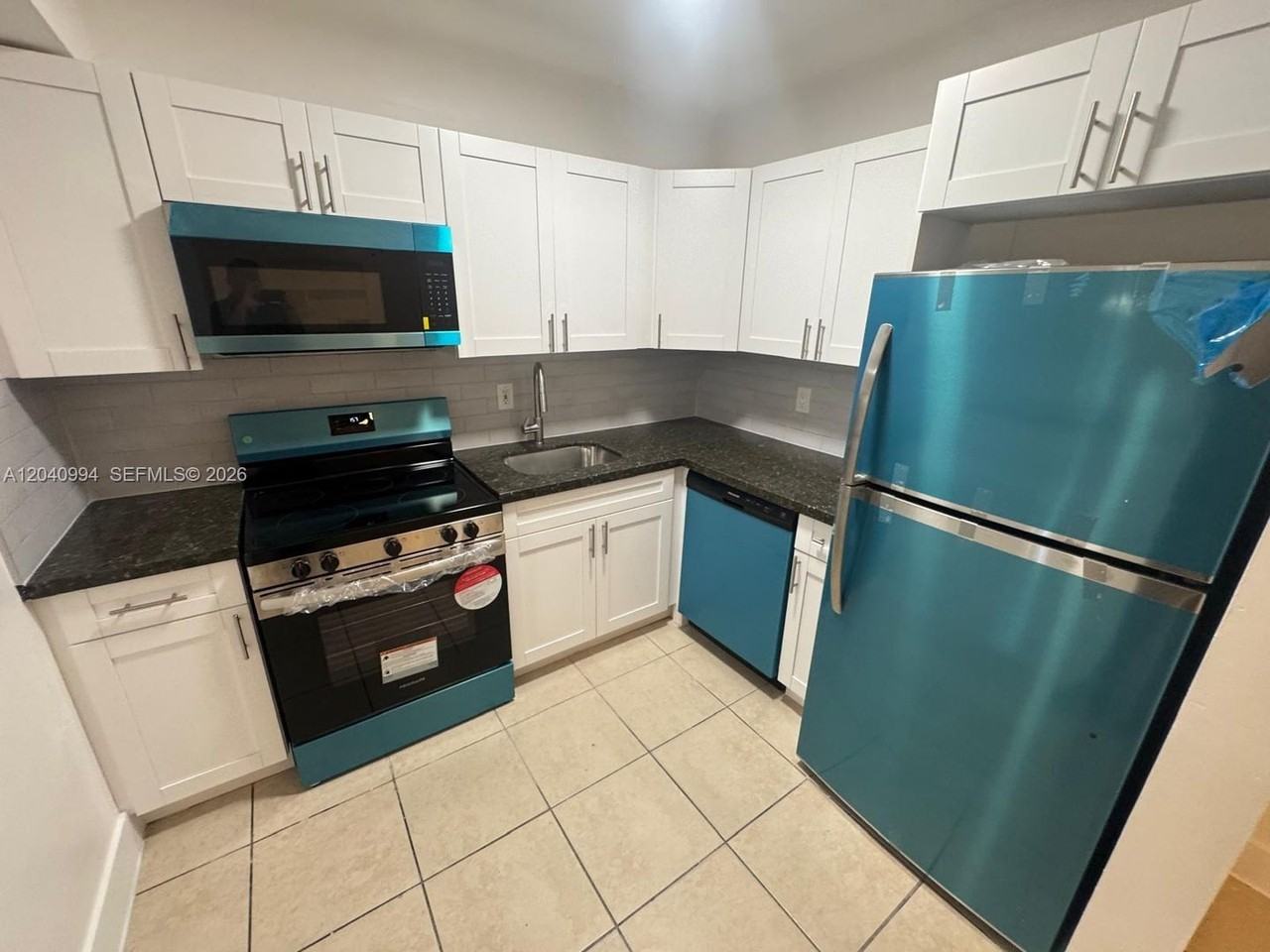 820 Ne 141st St - Photo 2 of 11