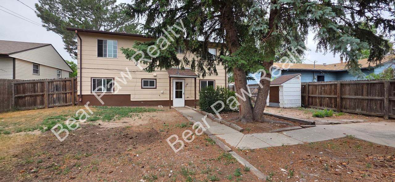 279 Reed Ave - Photo 3 of 23