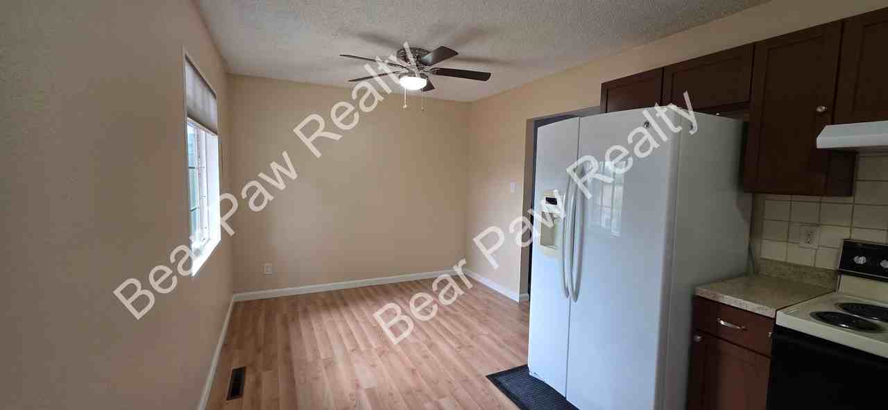 279 Reed Ave - Photo 4 of 23