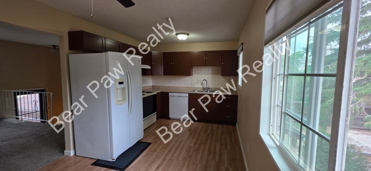 279 Reed Ave - Photo 5 of 23