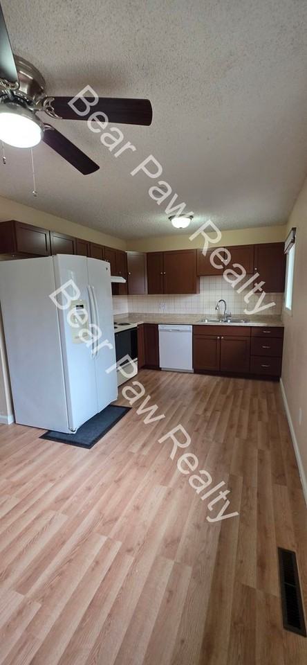 279 Reed Ave - Photo 6 of 23