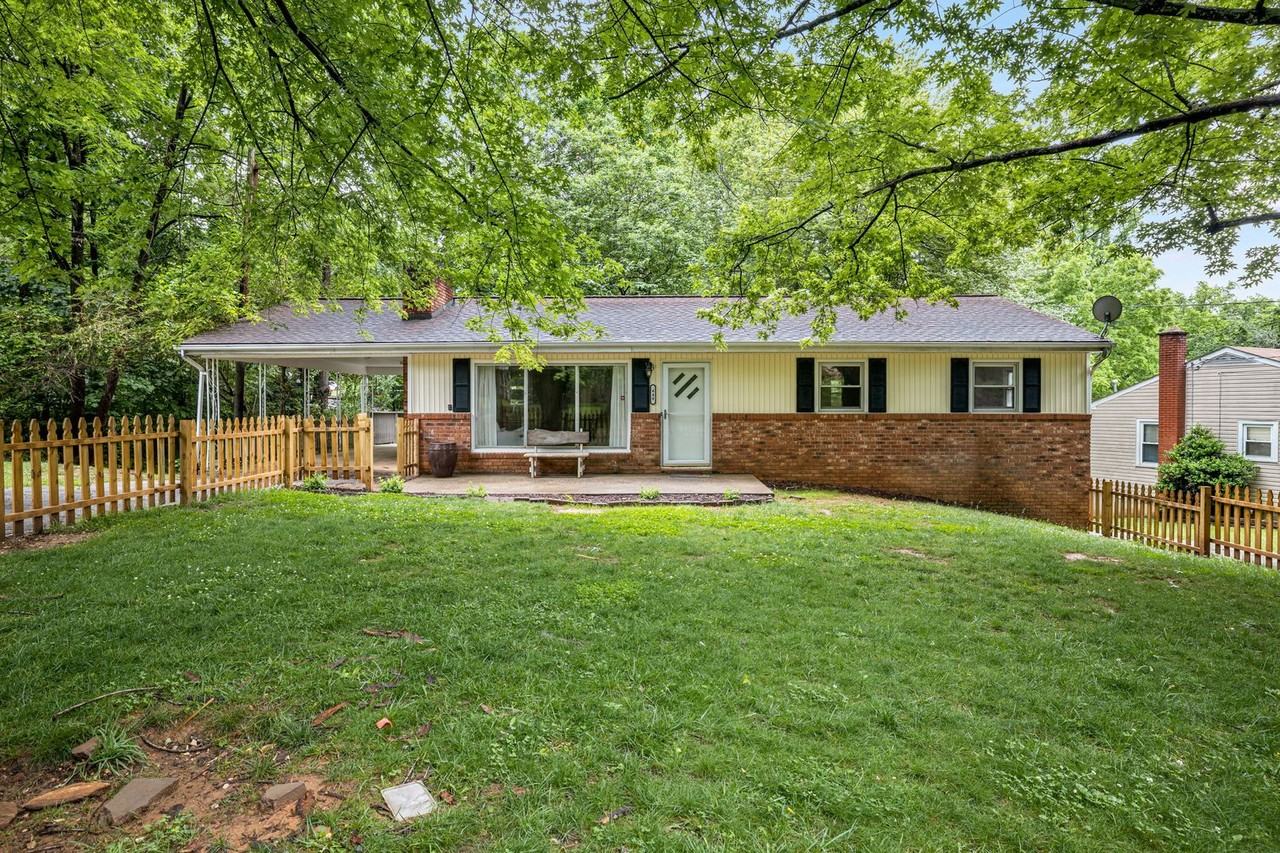 440 Royal Pines Dr - Photo 2 of 19