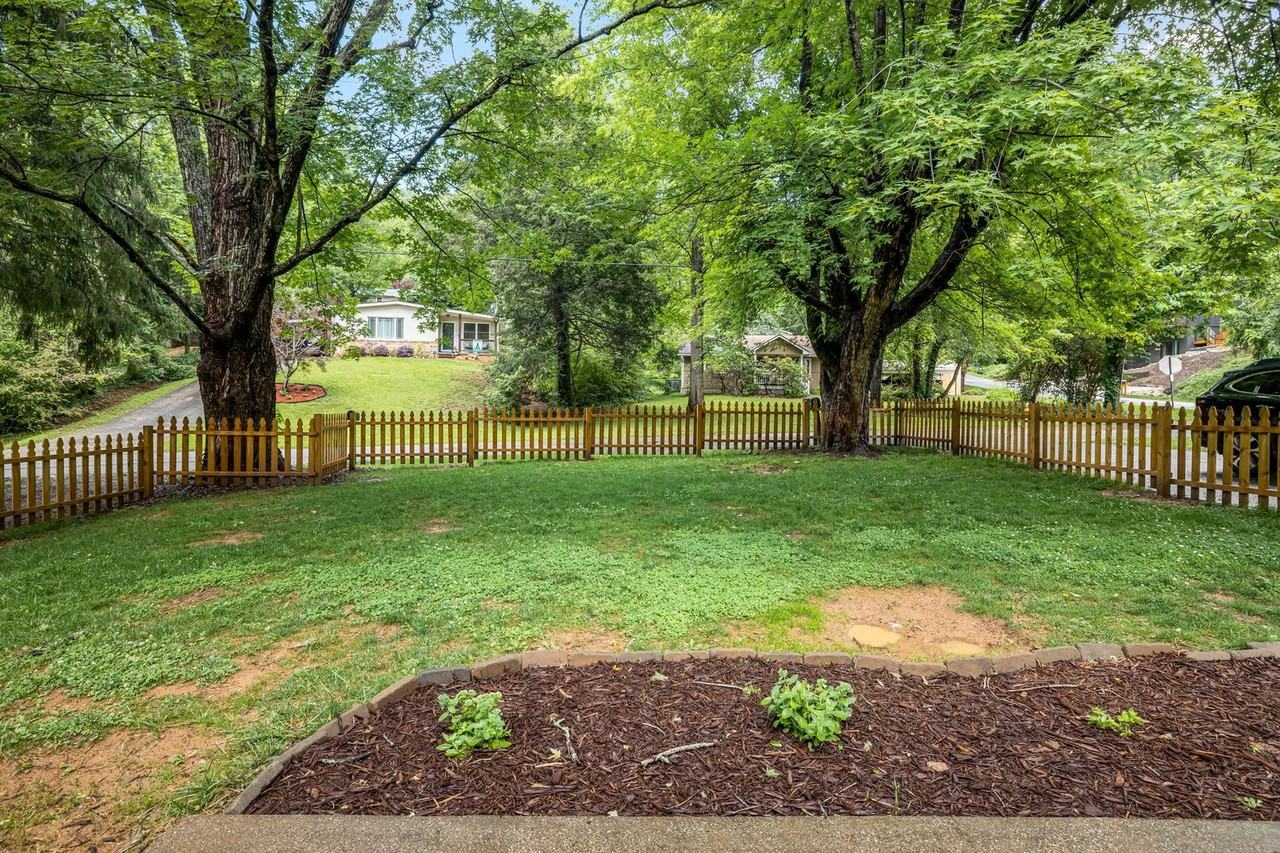 440 Royal Pines Dr - Photo 3 of 19