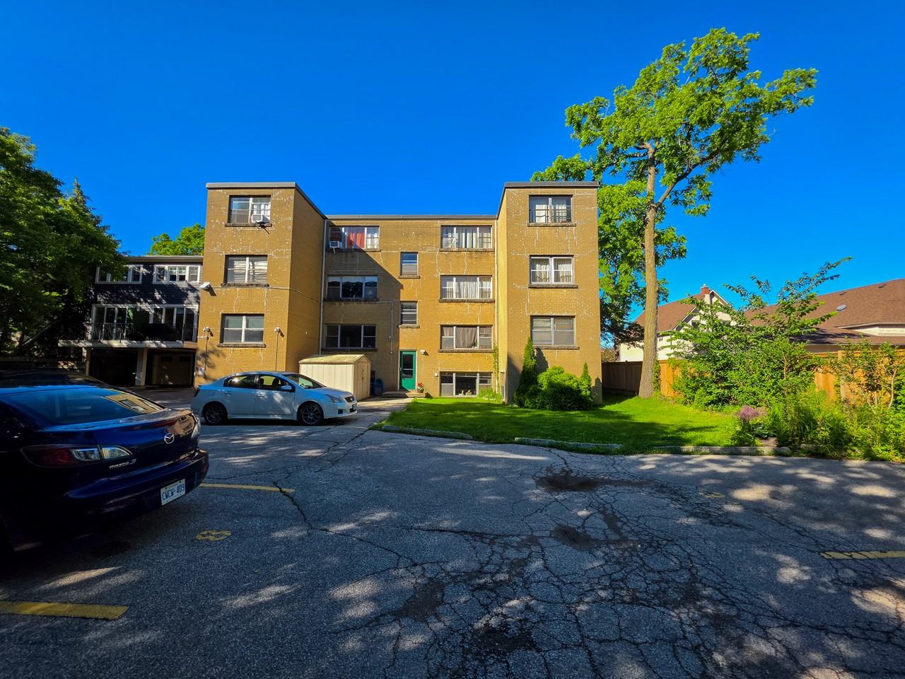 Snow Manor Apartments, Oakvile - Photo 6 of 8