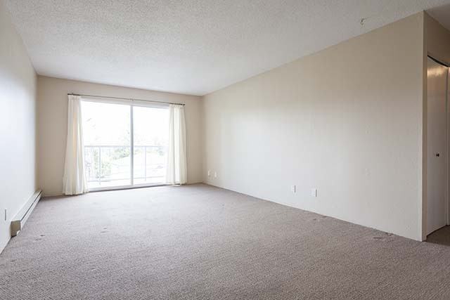Mayfair Manor Apartments - Photo 6 of 9