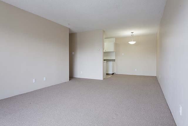 Mayfair Manor Apartments - Photo 7 of 9