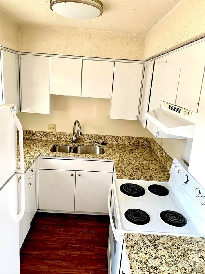 Villa Claire Apartments - Photo 7 of 8