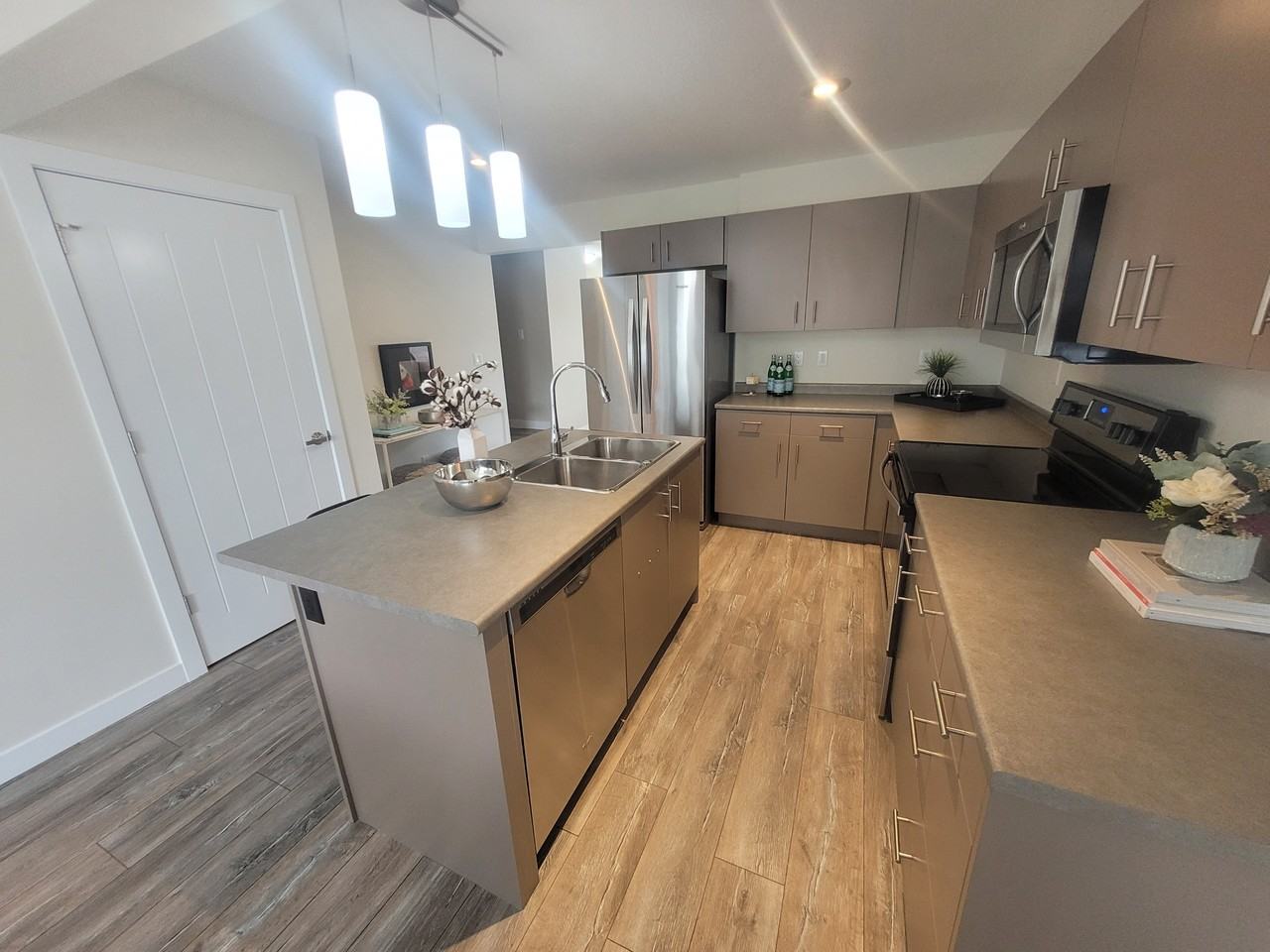 1616B Alexandra Avenue (Main Floor) - Photo 5 of 17