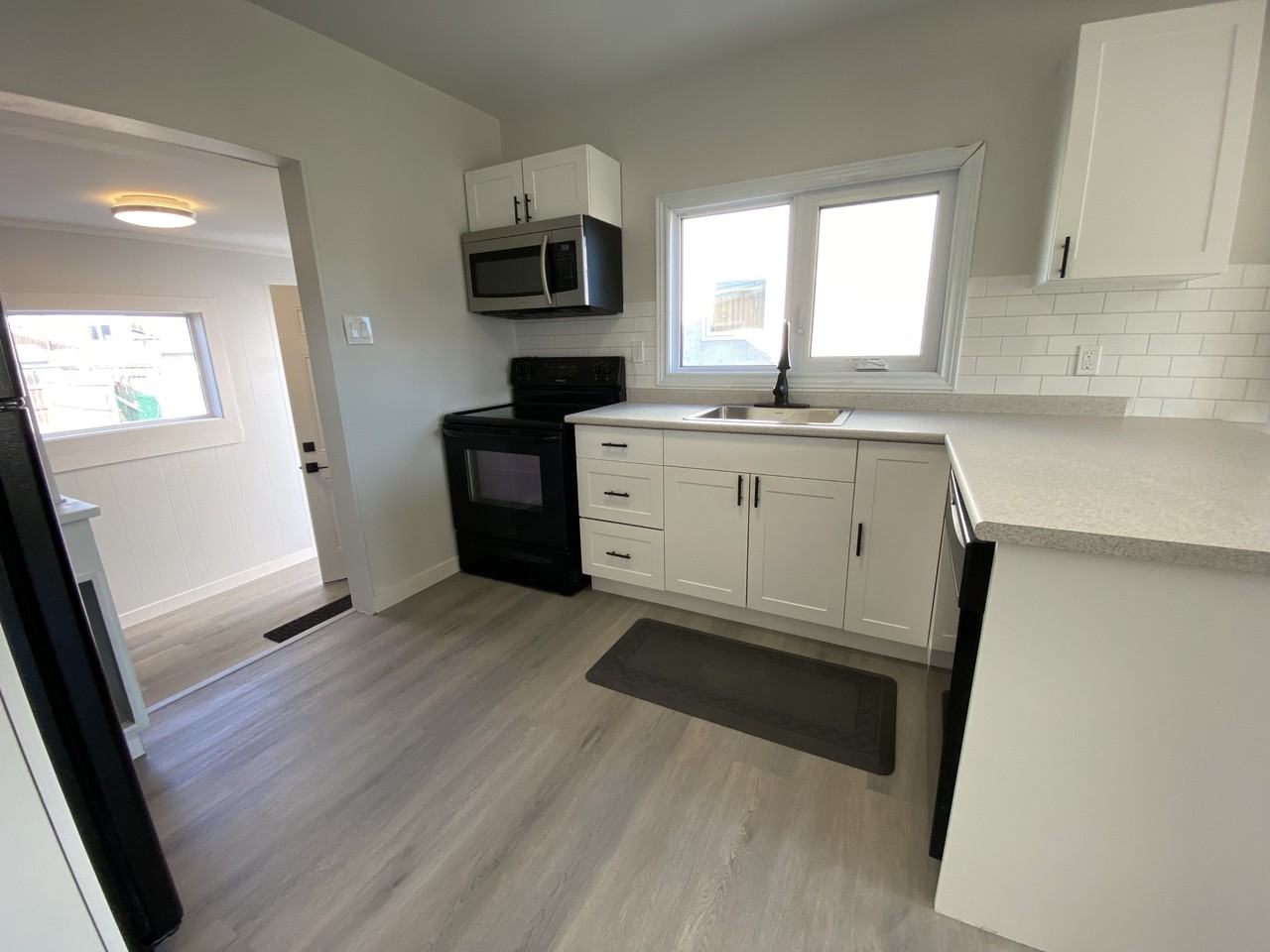 1911 William Ave W - Photo 4 of 7
